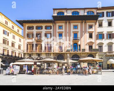 Firenze, Italie - 27 mai 2017 - Vues sur Les Touristes appréciant dans le bar Perseo sur la Piazza della Signoria Banque D'Images