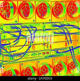 Pas d'illustration image thermique avec une caméra thermique à partir d'un commutateur réseau et d'un câble réseau Banque D'Images