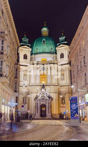 VIENNE, AUTRICHE - 27 DÉCEMBRE 2016 : célèbre église Peterskirche dans la vieille ville le 27 décembre 2016 à Vienne, Autriche Banque D'Images