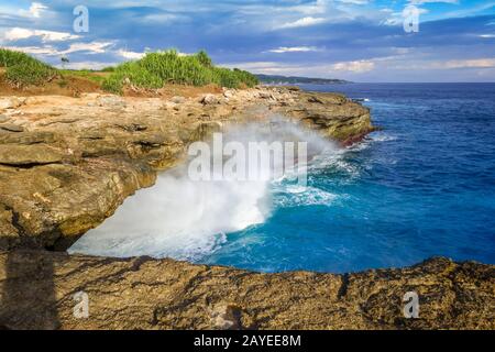 Le monument des larmes du diable, Nusa Lembongan Island, Bali, Indonésie Banque D'Images