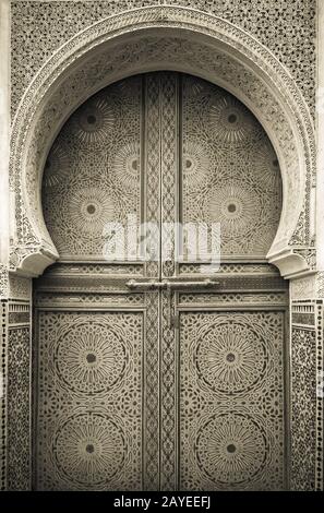 Vieilles portes en bois dans le style traditionnel marocain. Banque D'Images