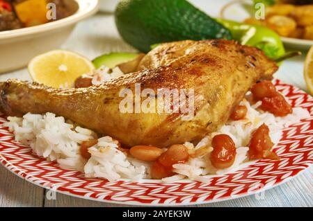 Poulet des Caraïbes avec riz et pois Banque D'Images