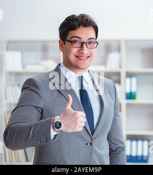 Homme d'affaires dans le bureau avec ordinateur portable Banque D'Images