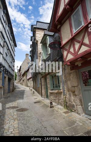 Ville De Quimper, France. Vue pittoresque sur l’architecture historique à pans de bois de la rue du Lycée de Qumiper. Banque D'Images