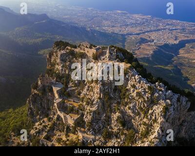 Château de Buffavento dans la région de Kyrenia - Nord de Chypre - vue aérienne Banque D'Images