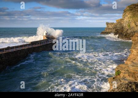 Jetée de Portreath sur la côte nord de Cornwall/ Banque D'Images