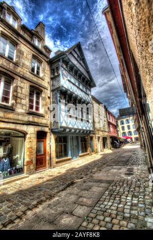 Ville De Quimper, France. Vue artistique de l’architecture historique encadrée en bois de la rue du salle de Qumiper. Banque D'Images