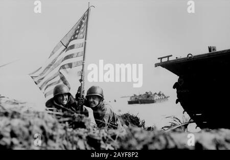 Guam 1944 les marines américaines plantent le premier drapeau après la terre Banque D'Images