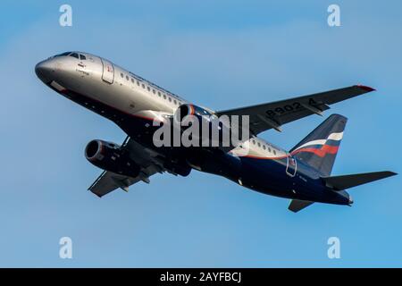 29 Octobre 2019, Moscou, Russie. Avion Sukhoi Superjet 100 Aeroflot - Russian Airlines à l'aéroport de Sheremetyevo à Moscou. Banque D'Images