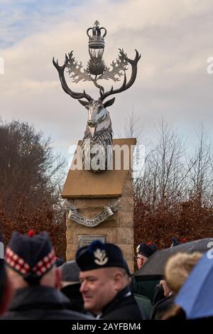 Fochabers, Moray, Écosse, Royaume-Uni. 14 février 2020. L'A96, en face de Baxters, dans les locaux de Speyside, Fochabers, Moray, Royaume-Uni. 14 février 2020. ROYAUME-UNI. C'est le dévoilement officiel de la Sculpture du Highlanders Regiment par Jason Sweeney. Le dévoilement sera réalisé par le Brigadier The Hon Hubie Monro CBE DL (PREMIER commandant (1994-1995) et dernier colonel du Régiment (2001-2006). La sculpture commémorative commémore les régiments de 12 ans d'histoire et tous ceux qui y ont servi. (17 Septembre 1994 - 28 Mars 2006). Crédit: Jasperimage/Alay Live News Banque D'Images