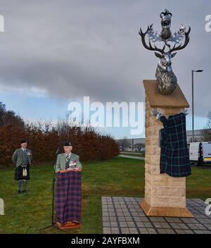 Fochabers, Moray, Écosse, Royaume-Uni. 14 février 2020. L'A96, en face de Baxters, dans les locaux de Speyside, Fochabers, Moray, Royaume-Uni. 14 février 2020. ROYAUME-UNI. C'est le dévoilement officiel de la Sculpture du Highlanders Regiment par Jason Sweeney. Le dévoilement sera réalisé par le Brigadier The Hon Hubie Monro CBE DL (PREMIER commandant (1994-1995) et dernier colonel du Régiment (2001-2006). La sculpture commémorative commémore les régiments de 12 ans d'histoire et tous ceux qui y ont servi. (17 Septembre 1994 - 28 Mars 2006). Crédit: Jasperimage/Alay Live News Banque D'Images