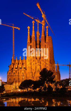 Eglise De La Sagrada Familia À Barcelone Espagne À Dusk Banque D'Images
