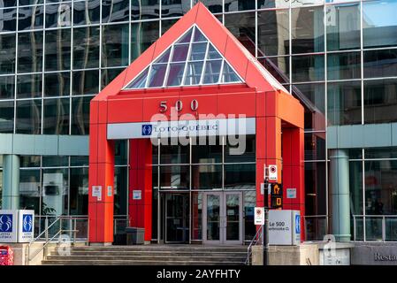 Montréal Québec Canada Le 5 Janvier 2020 : Édifice Lotto Québec Sur La Rue Sherbrooke Montréal Banque D'Images