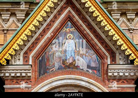 Saint-PÉTERSBOURG, RUSSIE - 25 AOÛT 2017 : détail de l'Église du Sauveur sur L'extériorwith De sang Renversé, ornements et mosaïques représentant le Banque D'Images