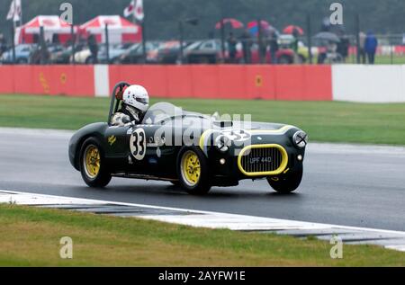 Chris Phillips conduisant son 1952, Cooper Bristol, vers le bas du Wellington Straight, pendant le RAC Woodcote Trophy Pour les pré '56 Sportscars. Banque D'Images