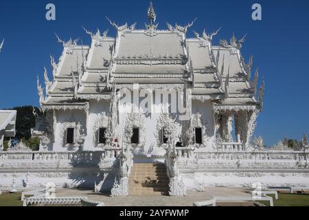 l'extérieur du temple à wat rong khun ou soi-disant temple blanc à chiang mai Banque D'Images