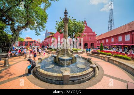 Malaca, Malaisie - 22 février 2018 : vue panoramique de l'église Christ Malacca et de la place néerlandaise. Il a été classé comme site du patrimoine mondial de l'UNESCO Sin Banque D'Images