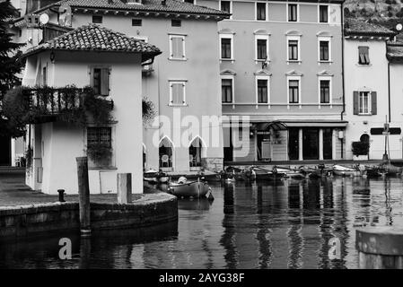 Vues de Torbole, sur le lac de Garde, dans le nord de l'Italie. Banque D'Images