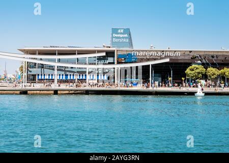 29 JUILLET 2018, BARCELONE, ESPAGNE: Centre commercial Maremanum au port Banque D'Images