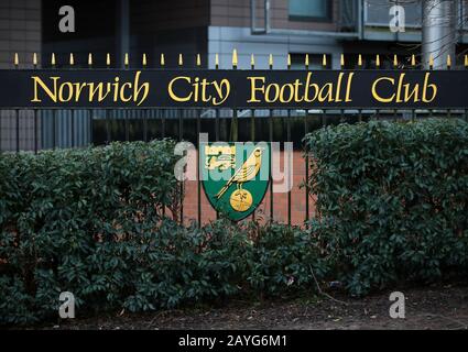 Vue générale de la signalisation devant le stade avant le match de la Premier League à Carrow Road, Norwich. Banque D'Images