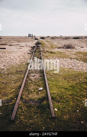 Pistes sur la plage de Dungeness Banque D'Images