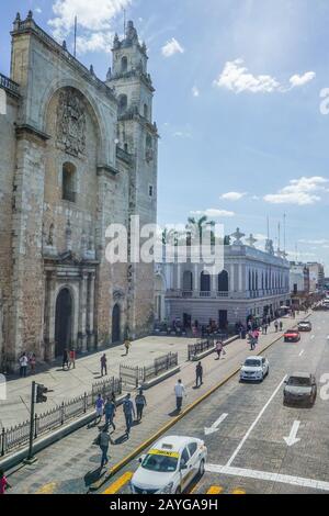 Merida, Yucatan, Mexique: La Cathédrale De San Ildefonso - La Cathédrale De Merida. Construite en 1598, elle fut la première cathédrale d'Amérique continentale. Banque D'Images