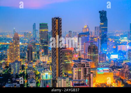 Bangkok, Thaïlande - 23 FÉVRIER 2018 : les gratte-ciel de Bangkopk, avec le nouveau bâtiment le plus haut de Thaïlande, le Mahanakhon. Banque D'Images