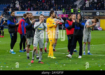 Düsseldorf, Allemagne. Paderborn, Allemagne. FIRO: 15.02.2020, Fuvuball, 1.Bundesliga, saison 2019/2020, SC Paderborn - Hertha BSC Berlin l'équipe de Hertha BSC Berlin jubilation finale | usage dans le monde crédit: DPA/Alay Live News crédit: DPA Picture Alliance/Alay Live News Banque D'Images