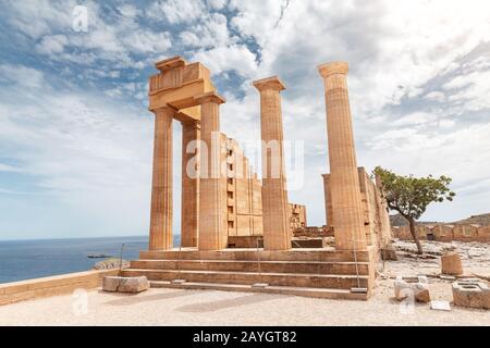 Célèbre attraction touristique - Acropole de Lindos. Ancienne architecture de Grèce. Destinations touristiques de l'île de Rhodes Banque D'Images