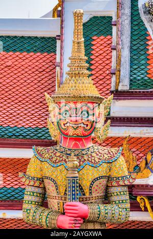 Bangkok, Thaïlande - 23 FÉVRIER 2018 : Bangkok, Wat Phra Kaew, Temple du Bouddha d'Émeraude et complexe du Grand Palais. Bangkok, Thaïlande. Banque D'Images