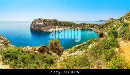 Place nommée Anthony Quinn Bay Lagoon sur l'île de Rhodes, Grèce. Paysage panoramique de paradis de la mer Banque D'Images