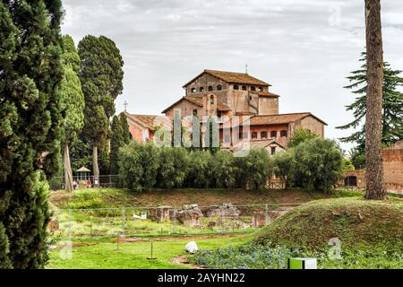 Ancienne villa sur le mont Palatin à Rome, Italie. Palatino est le centre des Sept collines de Rome. Banque D'Images