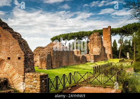 Ruines de l'ancien palais sur le mont Palatin près du Forum romain de Rome, Italie Banque D'Images