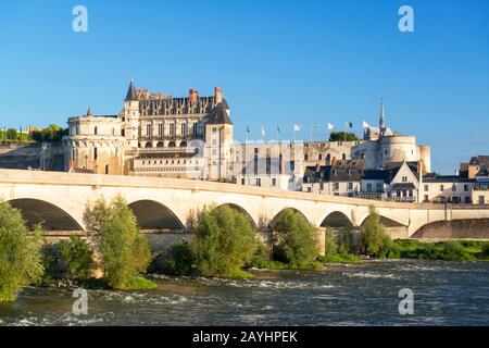 Château d'Amboise sur la Loire, France. Ce château royal est situé à Amboise dans la vallée de la Loire, construit au XVe siècle et est une visite guidée Banque D'Images