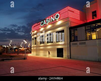 Tir de soirée du casino à Povoa de Varzim, dans le nord du Portugal Banque D'Images