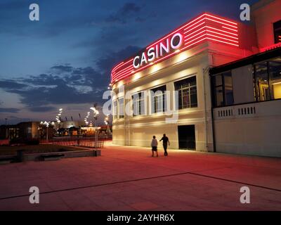 Tir de soirée du casino à Povoa de Varzim, dans le nord du Portugal Banque D'Images