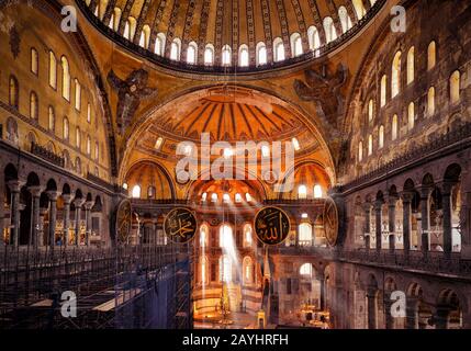 Istanbul - 25 MAI 2013 : intérieur de la basilique Sainte-Sophie. Hagia Sophia est le plus grand monument de la culture byzantine. Il a été construit au 6ème siècle. Banque D'Images