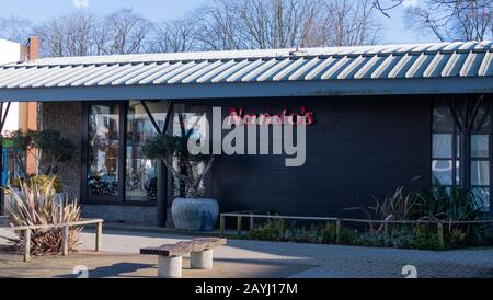 Chichester, Royaume-Uni - 19 janvier 2020: La façade du restaurant Nandos à Chichester Gate Banque D'Images