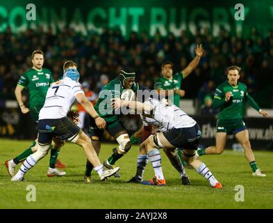 Galway Sportsgrounds, Galway, Connacht, Irlande. 15 février 2020. Guinness Pro 14 Rugby, Connacht versus Cardiff; Niyi Adeolokun sur une course d'attaque pour Connacht Credit: Action plus Sports/Alay Live News Banque D'Images