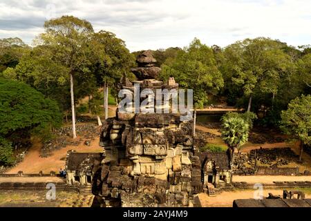 Vue du magnifique temple de Phimeanakas dans le complexe d'Angkor Banque D'Images
