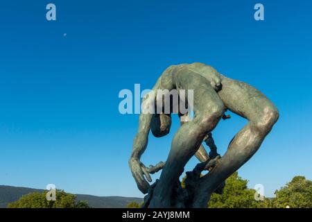 Des œuvres d'art en bronze au Château de Lacoste au-dessus du village de Lacoste dans le Luberon dans la région Provence-Alpes-Côte d'Azur au sud-est Banque D'Images