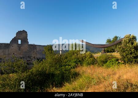 Des œuvres d'art en bronze au Château de Lacoste au-dessus du village de Lacoste dans le Luberon dans la région Provence-Alpes-Côte d'Azur au sud-est Banque D'Images