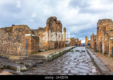 Ruines de l'antique ville romaine de Pompei, Italie. Pompéi a été détruit et enterré avec ash après l'éruption du Vésuve en 79 après Banque D'Images