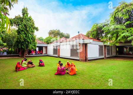 Ahmedabad, INDE - 23 SEPTEMBRE 2019 : pèlerins non identifiés à l'Ashram Sabarmati Gandhi ou à l'Ashram de Harijan dans la ville d'Ahmedabad dans l'état du Gujarat Banque D'Images