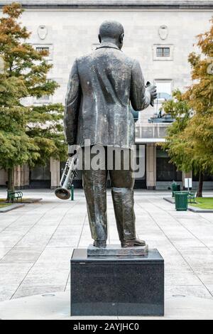 Statue de Louis Armstrong par Elizabeth Catlett, Louis Armstrong Park New Orleans, parc municipal dans le district de Treme, Nouvelle-Orléans, Louisiane, États-Unis Banque D'Images