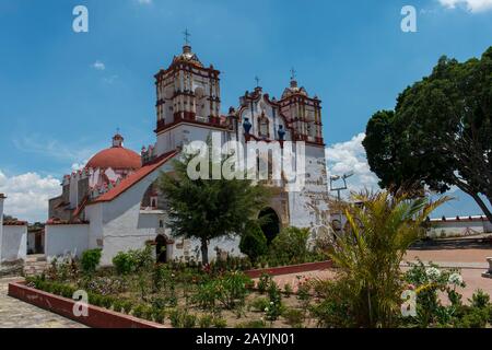 L'église Preciosa Sangre de Cristo à Teotitlan del Valle, une petite ville de la région de Valles Centrales près d'Oaxaca, au sud du Mexique, est le principal chu Banque D'Images