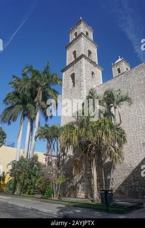 Merida, Yucatan, Mexique: Iglesia del Jesús o de la Tercera Orden - Église de Jésus ou le troisième ordre, construite en 1618. Banque D'Images