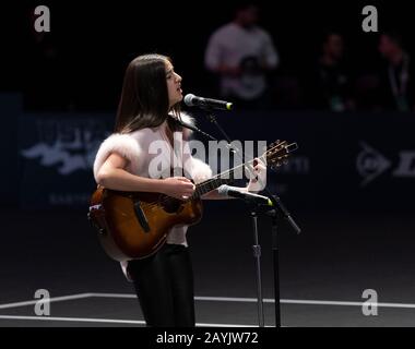 Hempstead, NY - 15 février 2020: AVA Della Pietra chante lors de matchs sémifinaux au tournoi de tennis ATP 250 New York Open 2020 au Nassau Coliseum Banque D'Images