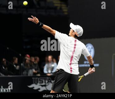 Hempstead, NY - 15 février 2020: Jason Jung de Taipei sert pendant le match semi-inal contre Andreas Seppi d'Italie au tournoi de tennis ATP 250 New York Open 2020 au Nassau Coliseum, Seppi a remporté le match Banque D'Images