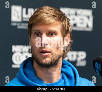 Hempstead, NY - 15 février 2020: Andreas Seppi, d'Italie, assiste à une conférence de presse après avoir remporté un match demi-finale contre Jason Jung de Taipei au tournoi de tennis ATP 250 New York Open 2020 au Nassau Coliseum Banque D'Images